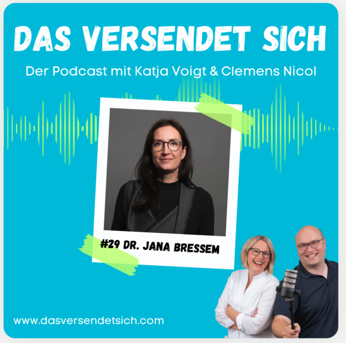 Dr. Jana Bressem im Podcast ‚Das versendet sich‘ über den Zusammenhang von Denken, Gesten und Präsenz.