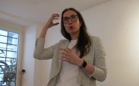 Gestik ablesen — Dr. Jana Bressem erklärt Gestenforschung im Vortrag